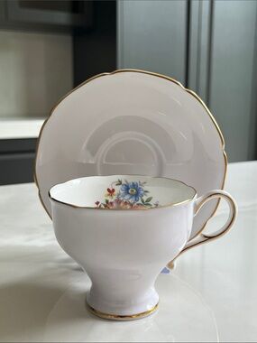 PARAGON Corset Tea Cup and Saucer. Lilac. Floral.